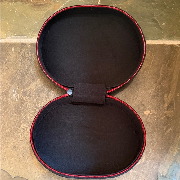 Beats by Dre Black and Red Case - Picture 3 of 6